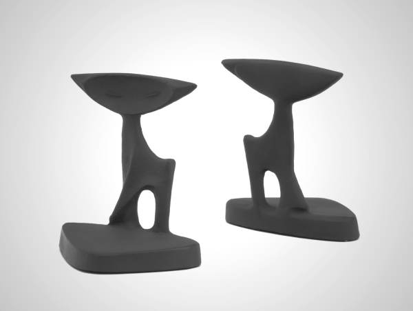 Nambu Tekki Cat Bookend - Traditional Japanese Cast Iron Design