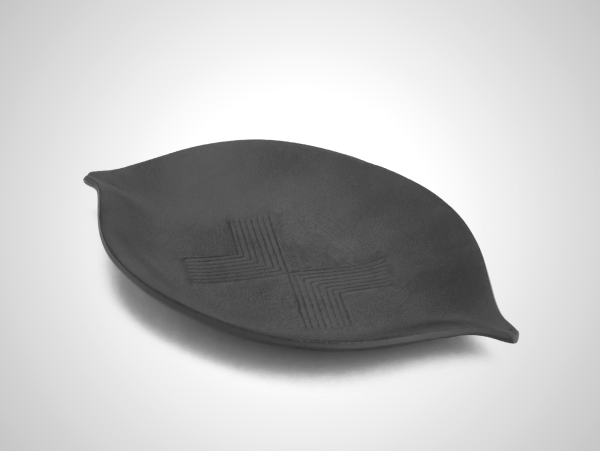 Nambu Tekki Cast Iron Tray - Leaf Design by Tadahiro Baba